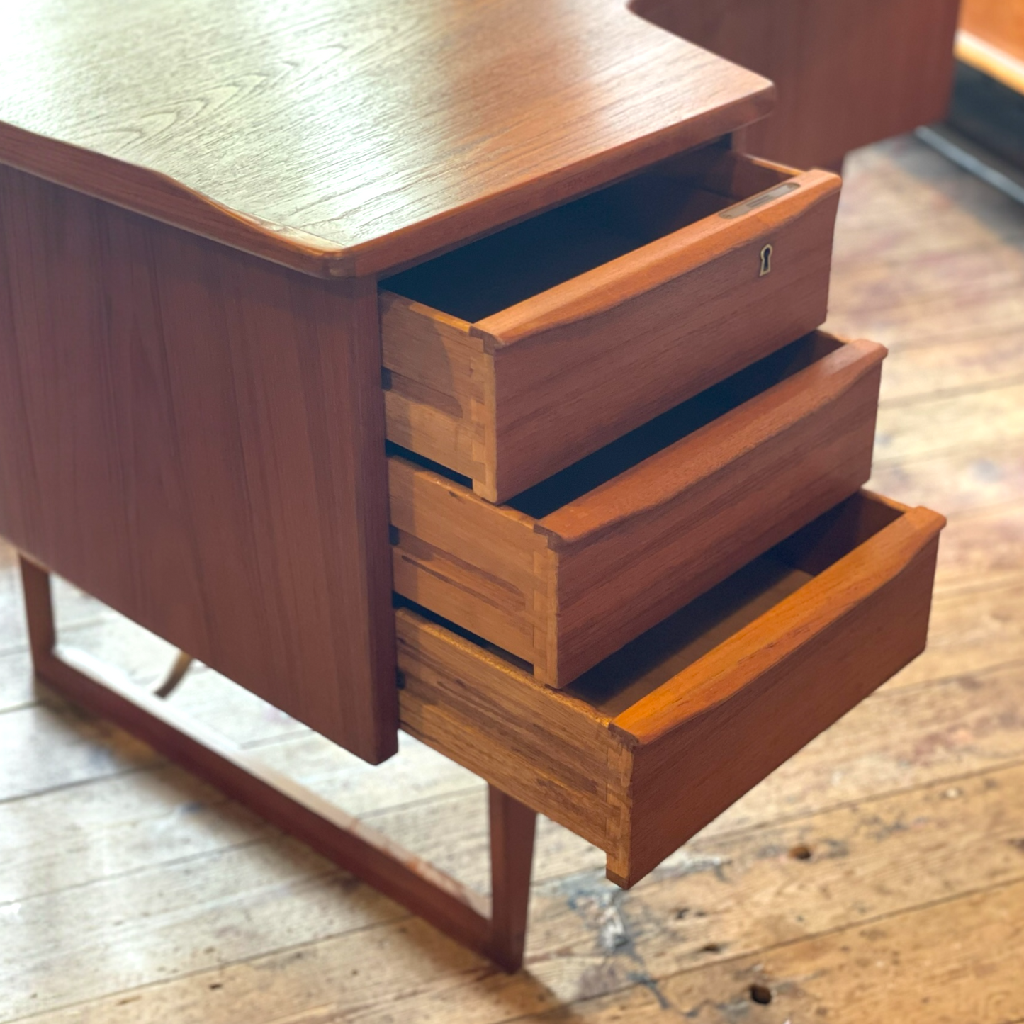 Peter Løvig Nielsen Boomerang Desk