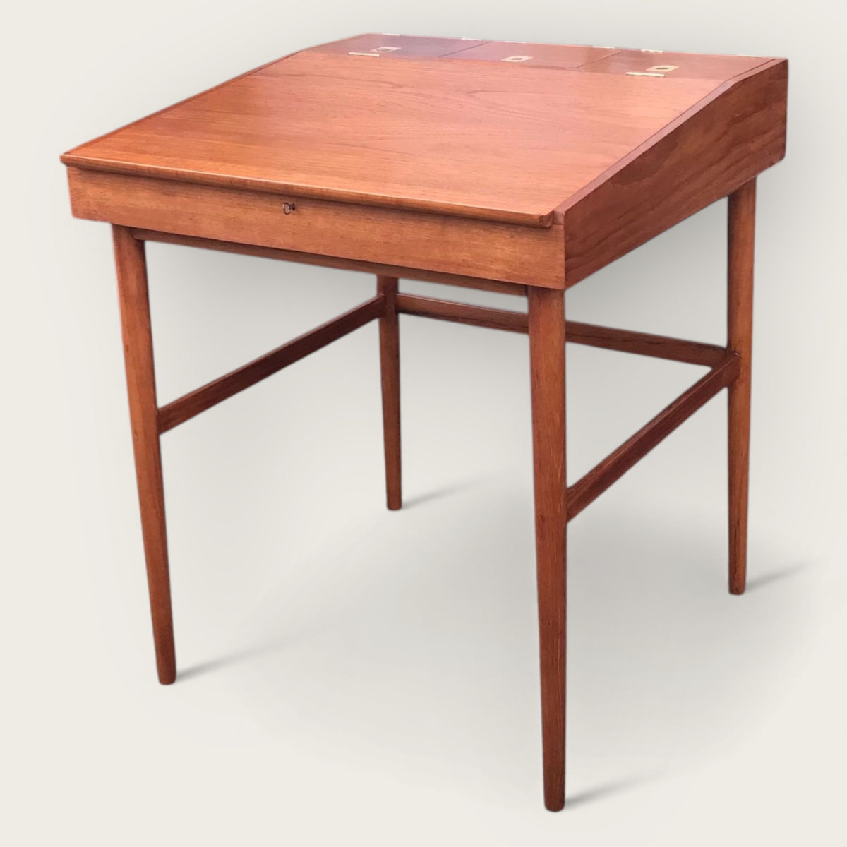 Model NV-40 Desk By Finn Juhl