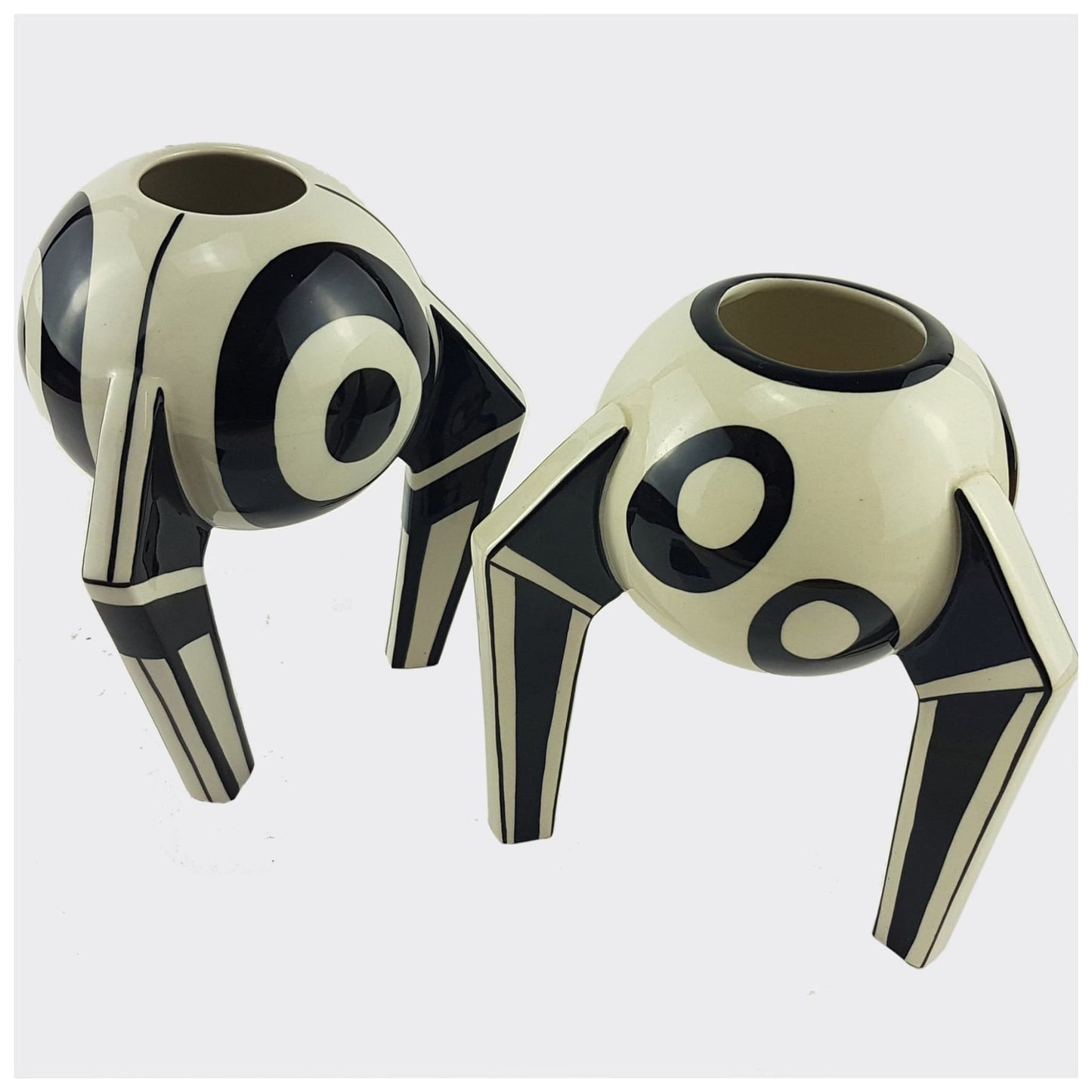 Ceramics - Laura Bailey Tripod Vase (M)