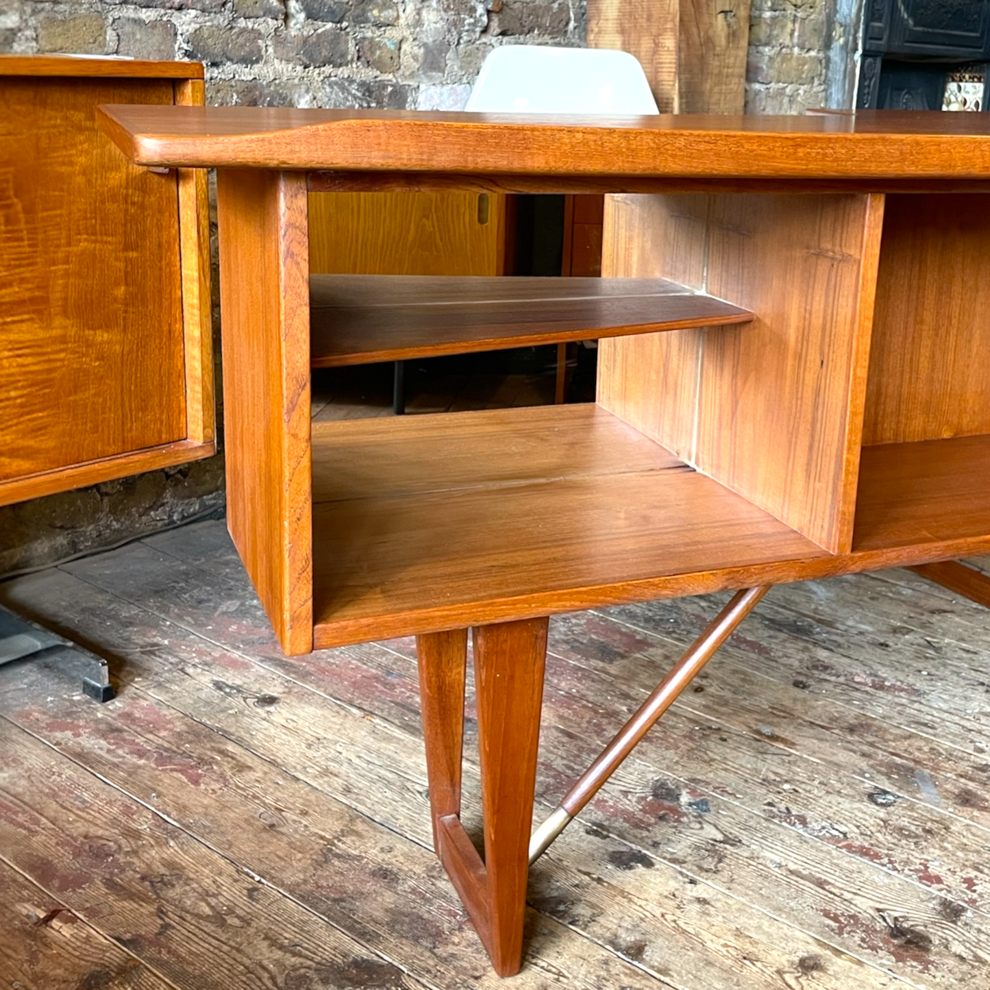 Peter Løvig Nielsen Boomerang Desk