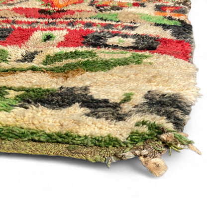 Ait Bou Ichaouen vintage rug