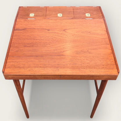 Model NV-40 Desk By Finn Juhl