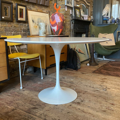 Eero Saarinen Tulip Table