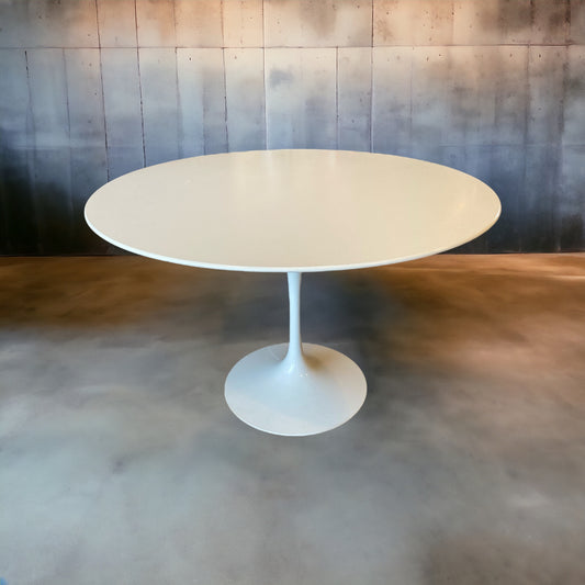 Eero Saarinen Tulip Table