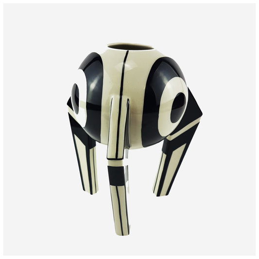 Ceramics - Laura Bailey Tripod Vase (M)